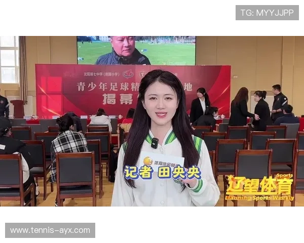 重庆足球明星亲签实体店开业 见证球迷激情与偶像亲密互动